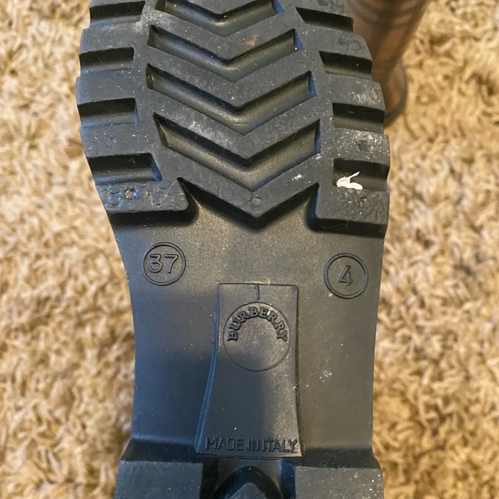 Burberry nova check rain boots size 37 (61/2) - Picture 3 of 6